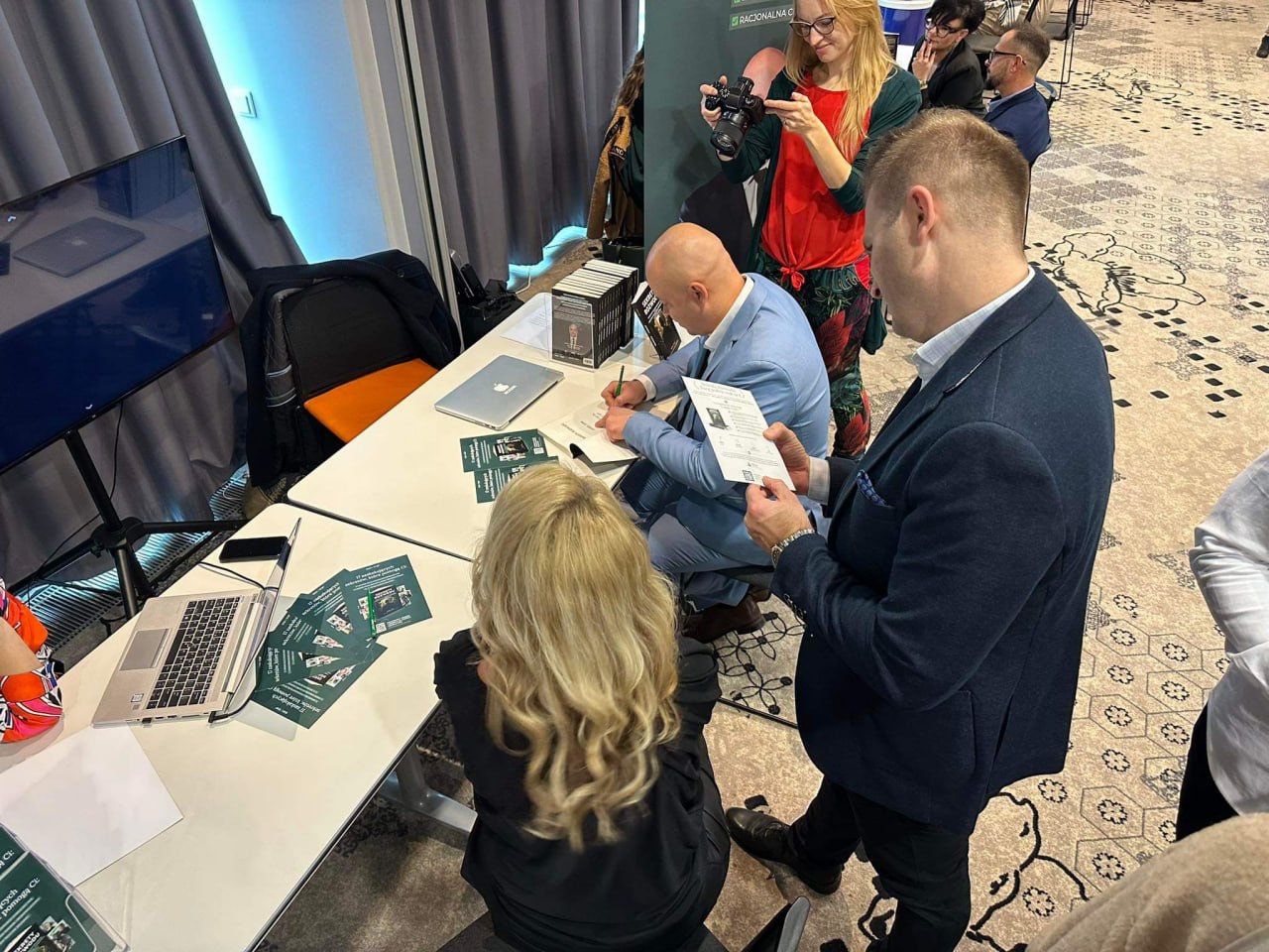 Kamil Jura podczas konferencji branżowej