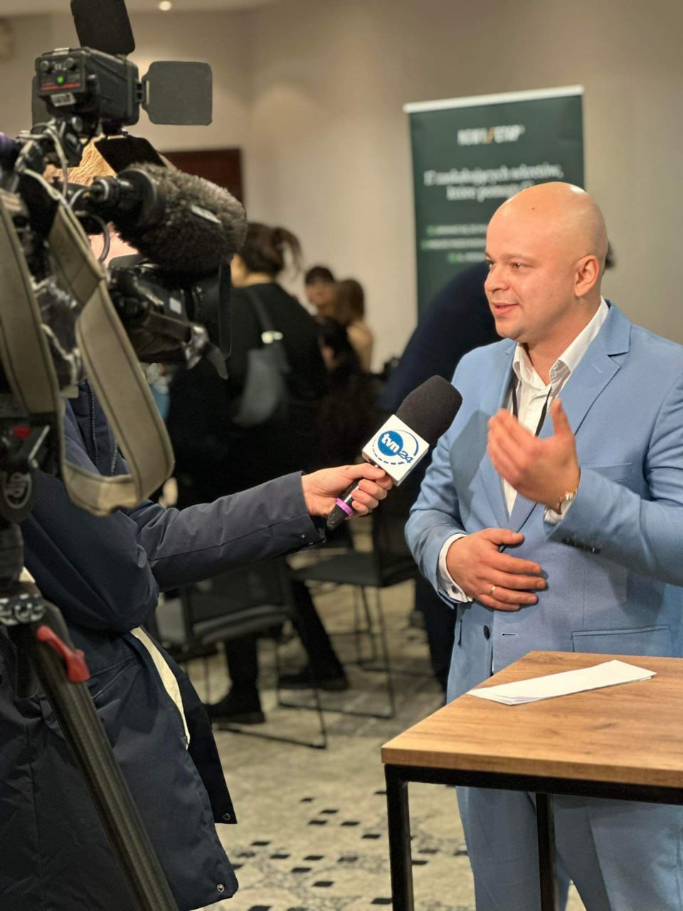 Kamil Jura podczas wywiadu dla TVN24
